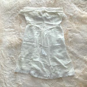 Lulu’s white strapless dress